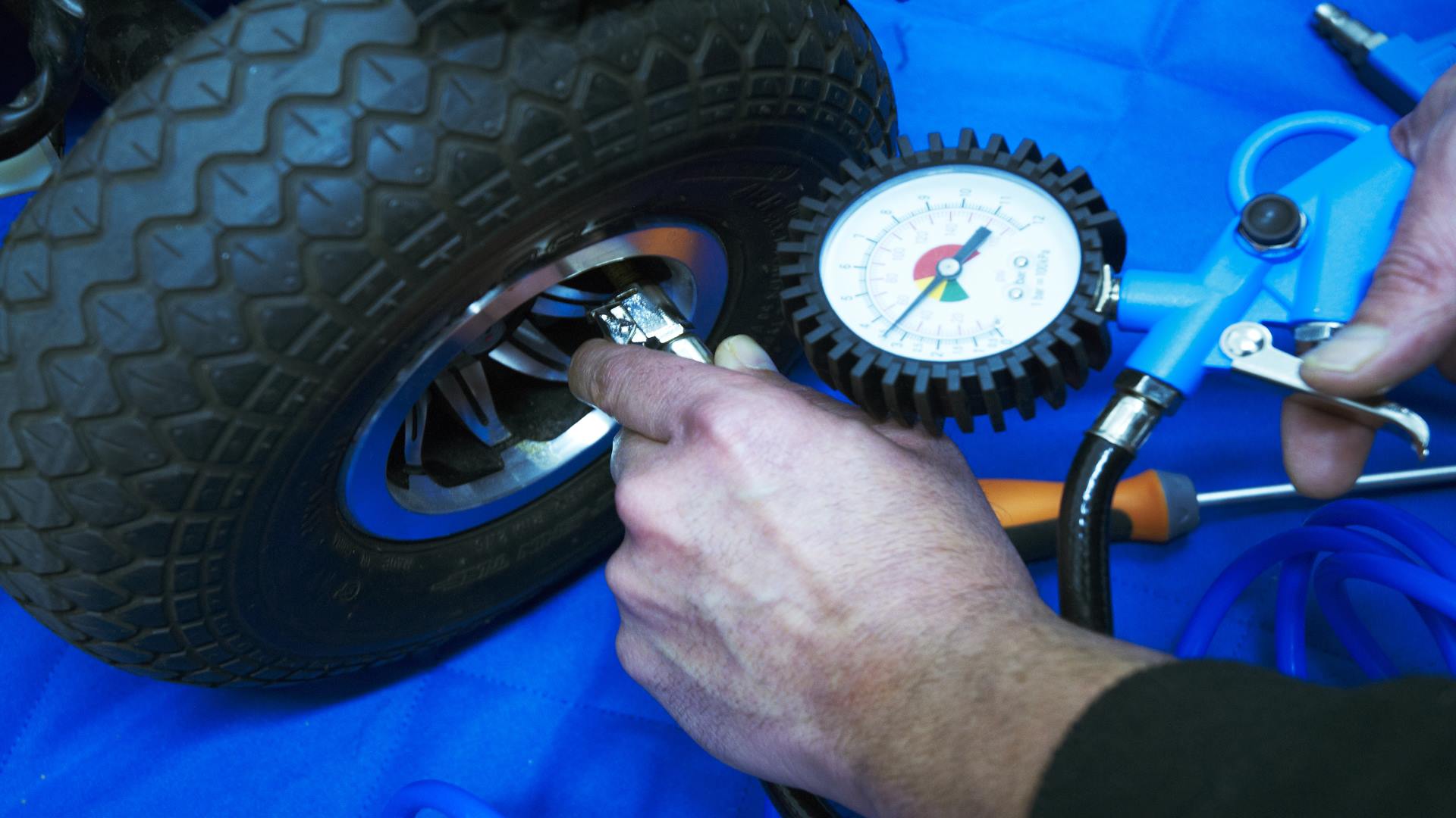 Checking Scooter tyre pressure